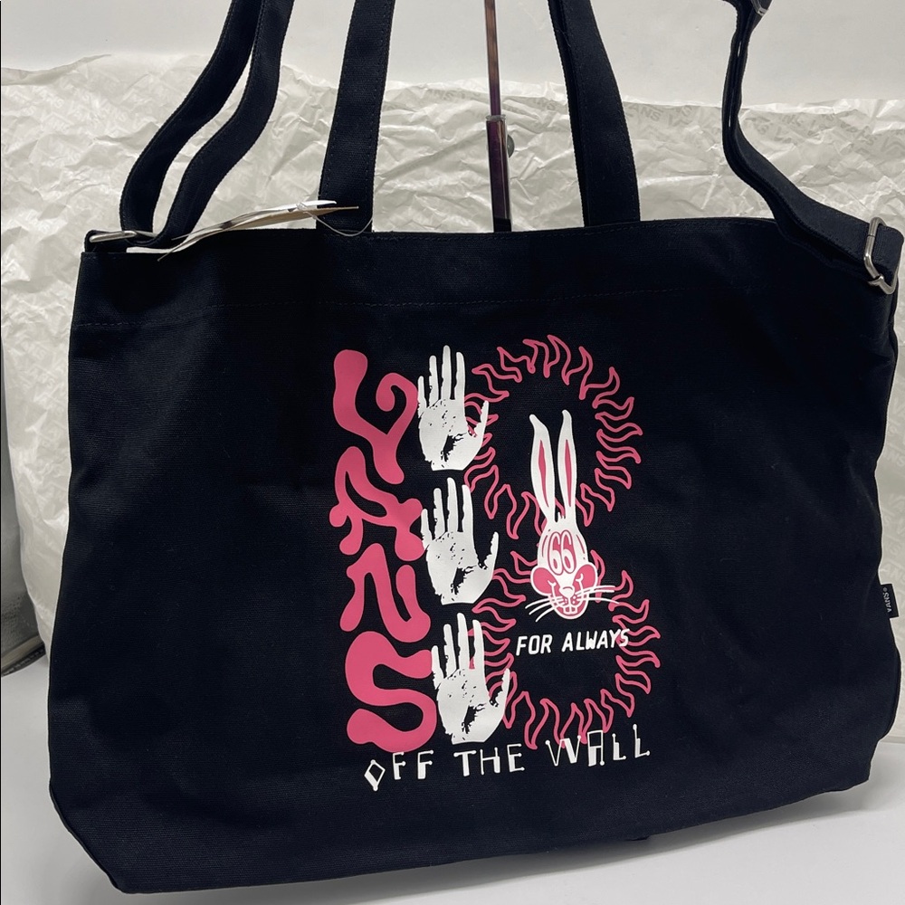 Vans Campus Tote Bag Black/Pink Snap closure With Inside Pocket VN000HE9BLK
NWT